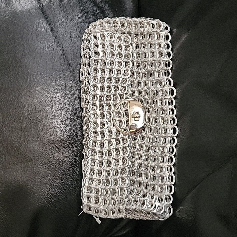 Unique Clutch by Suzana Rodrigues